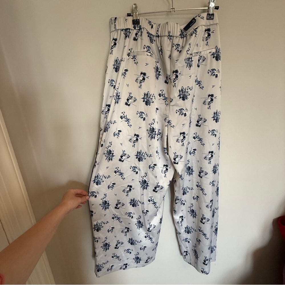 NWT Kaari Blue Floral White and Blue Women's Pants - Picture 6 of 8